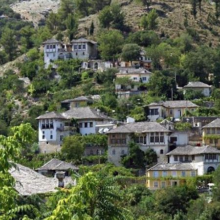 Ruols Guesthouse Gjirokaster Bagian luar foto
