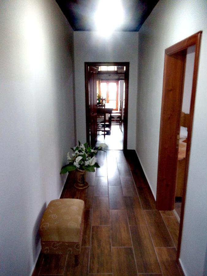 Ruols Guesthouse Gjirokaster Bagian luar foto