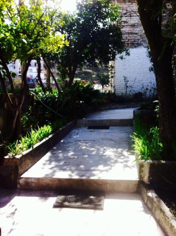 Ruols Guesthouse Gjirokaster Bagian luar foto