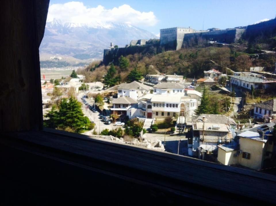 Ruols Guesthouse Gjirokaster Bagian luar foto