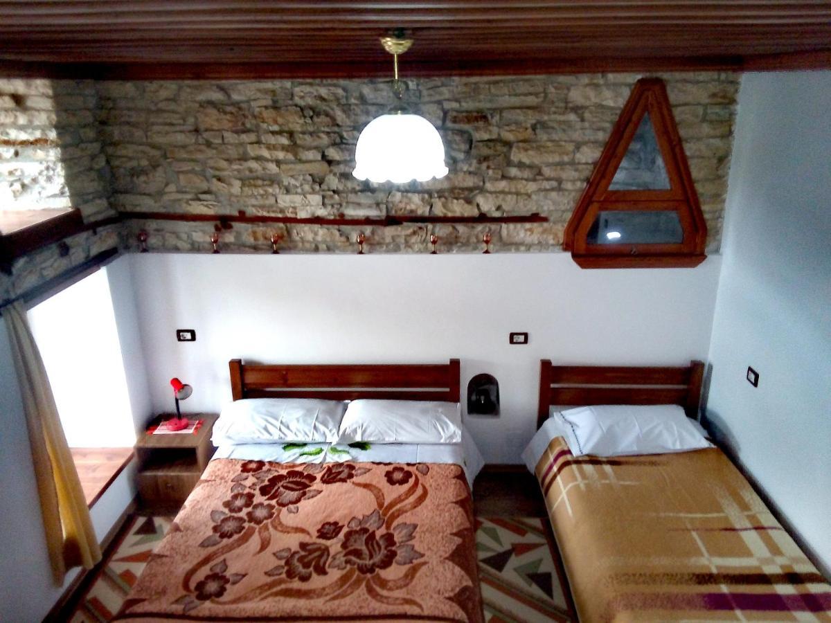 Ruols Guesthouse Gjirokaster Bagian luar foto