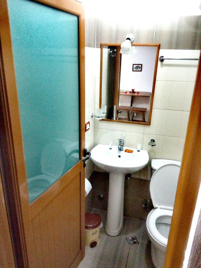 Ruols Guesthouse Gjirokaster Bagian luar foto