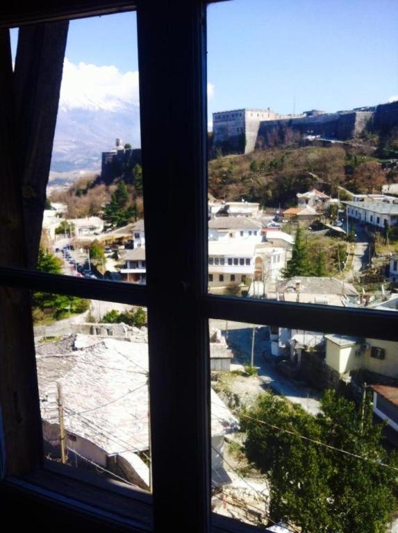 Ruols Guesthouse Gjirokaster Bagian luar foto