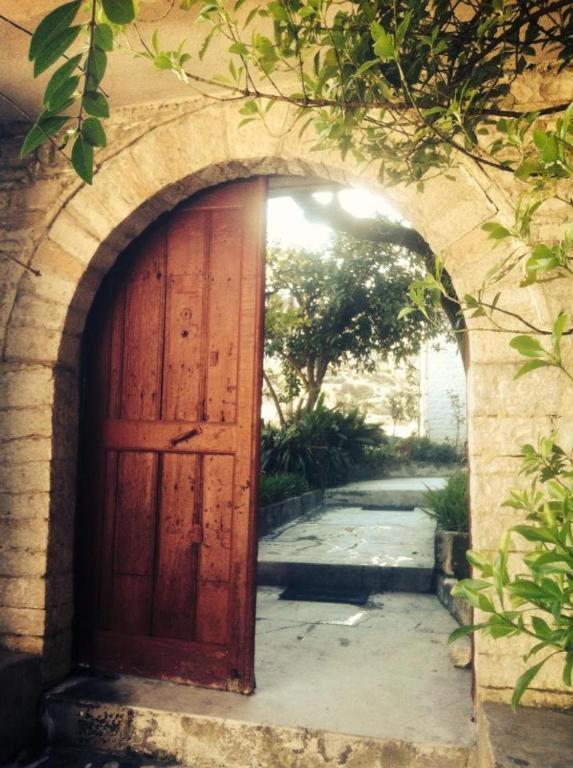 Ruols Guesthouse Gjirokaster Bagian luar foto