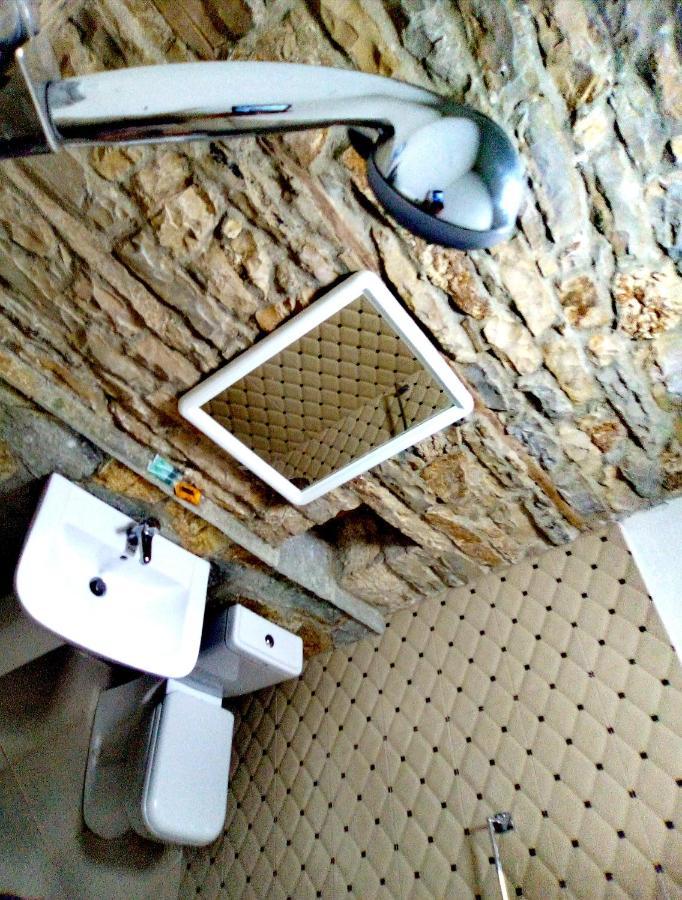 Ruols Guesthouse Gjirokaster Bagian luar foto