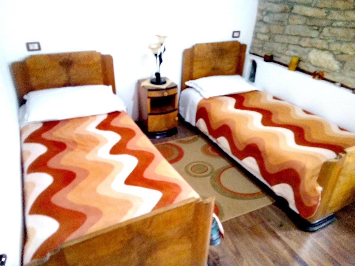 Ruols Guesthouse Gjirokaster Bagian luar foto