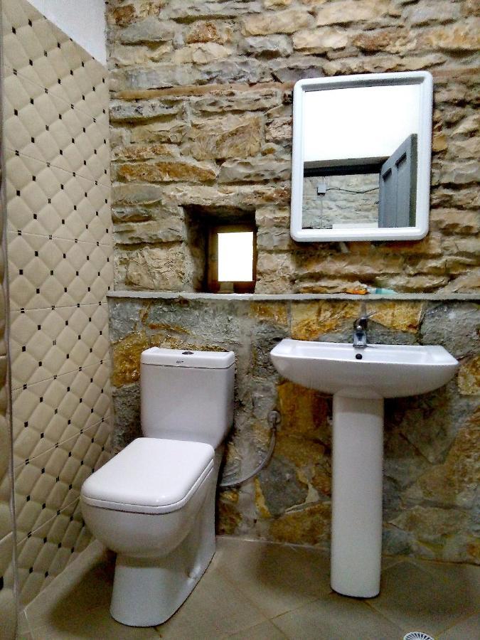 Ruols Guesthouse Gjirokaster Bagian luar foto