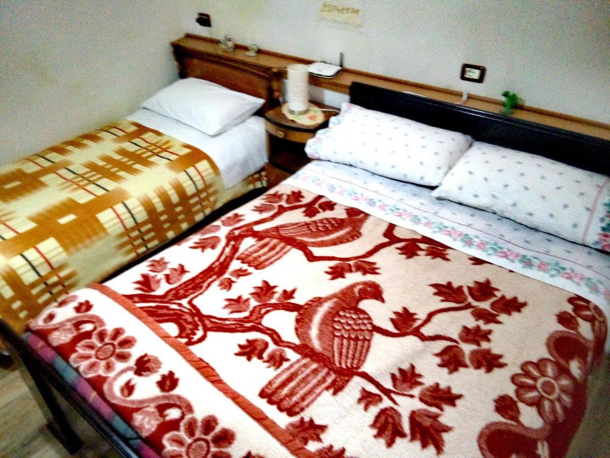 Ruols Guesthouse Gjirokaster Bagian luar foto