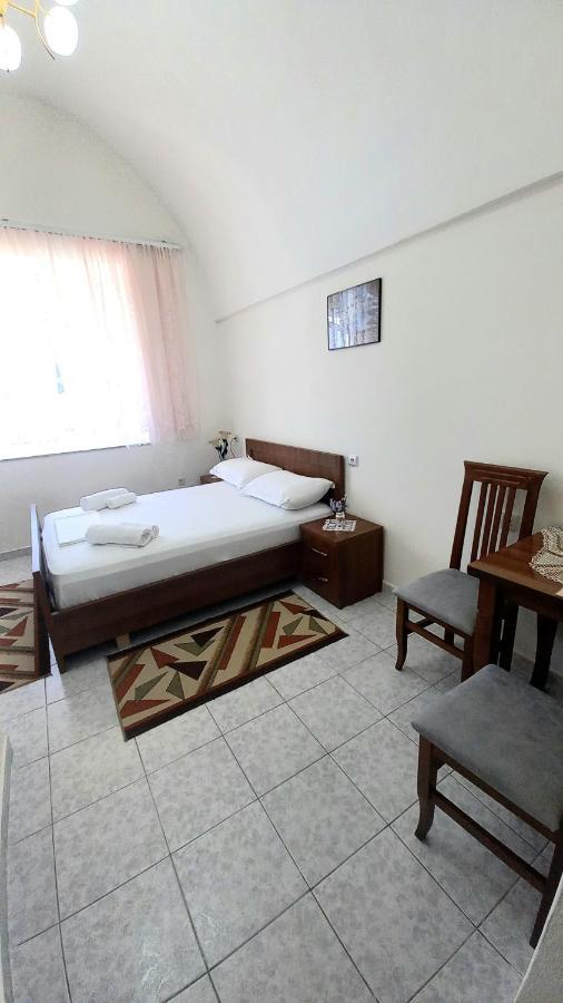 Ruols Guesthouse Gjirokaster Bagian luar foto