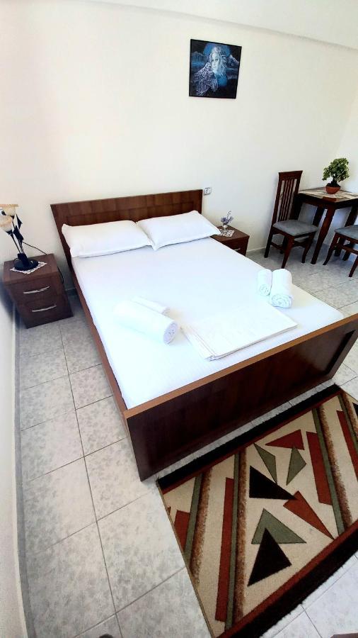 Ruols Guesthouse Gjirokaster Bagian luar foto
